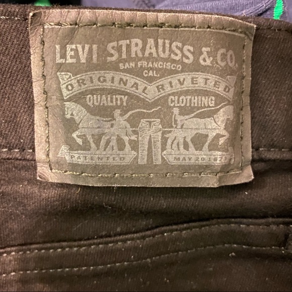 Levi’s Dark Denim Jeans - Picture 3 of 4